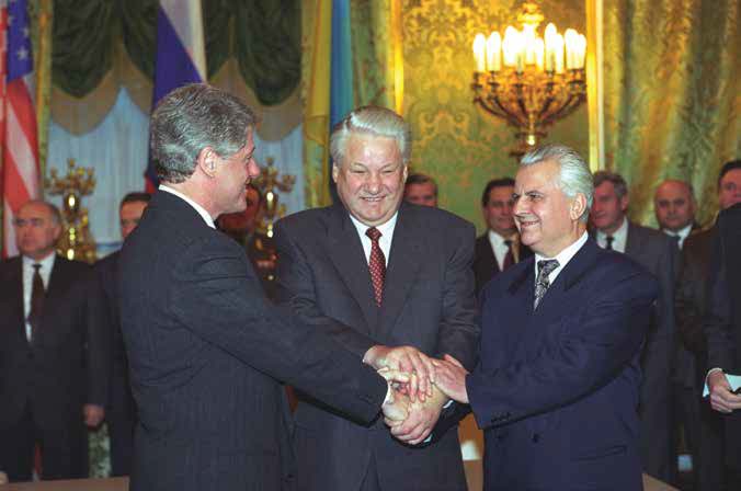 US President Bill Clinton, Russian President Boris Yeltsin and Ukrainian President Leonid Kravchuk after signing the Trilateral Agreement in the Kremlin, 14 January 1994. Photo from William J. Clinton Presidential Library.