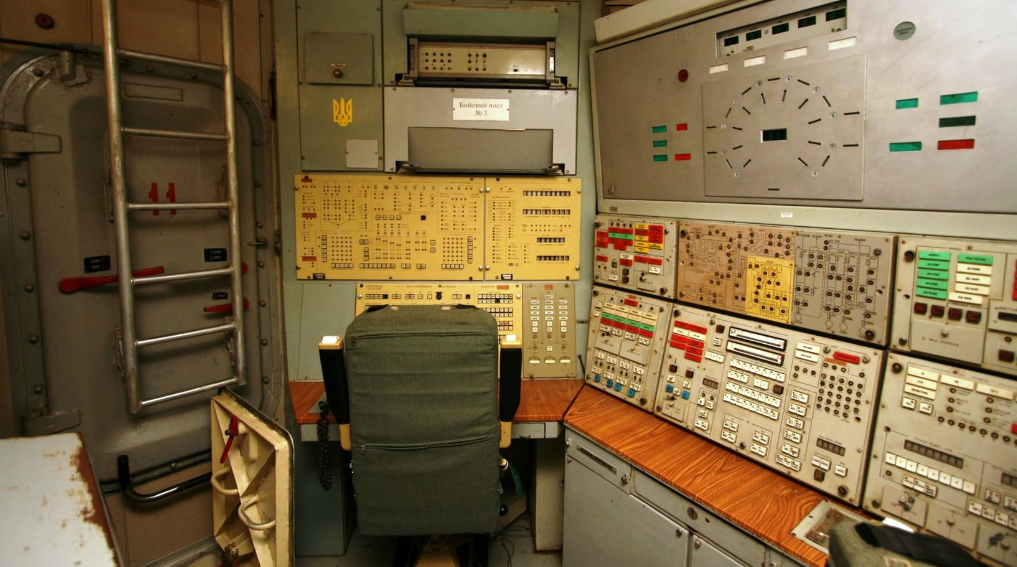 Missile launch command center, Museum of Soviet Strategic Nuclear Forces, Pobuskoe, Ukraine, 2008. Source: Wikimedia."