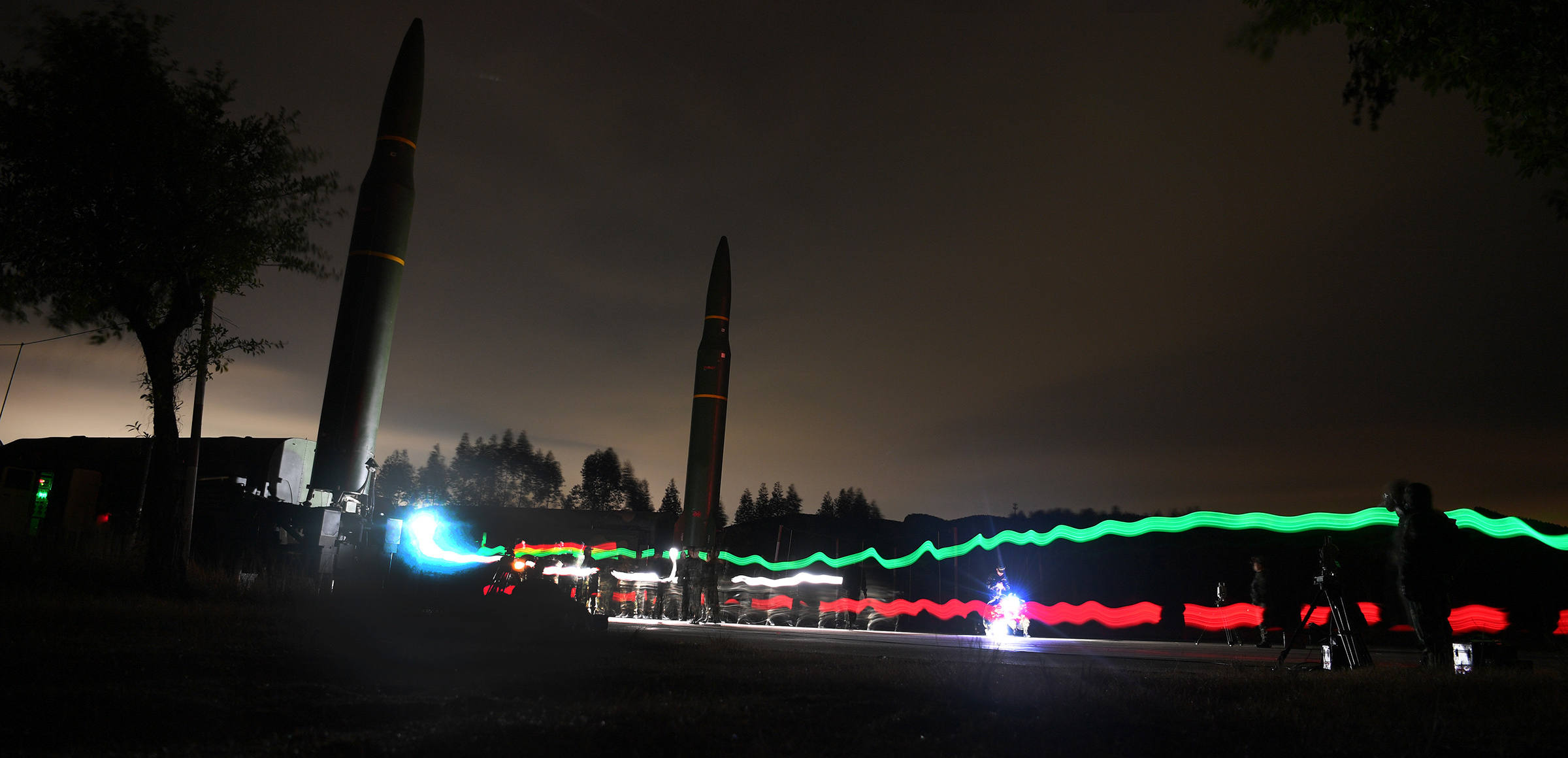 Chinese PLA Rocket Force erecting DF-16 ballistic missiles during a night time training exercise on January 16, 2020. Source: eng.chinamil.com.cn.