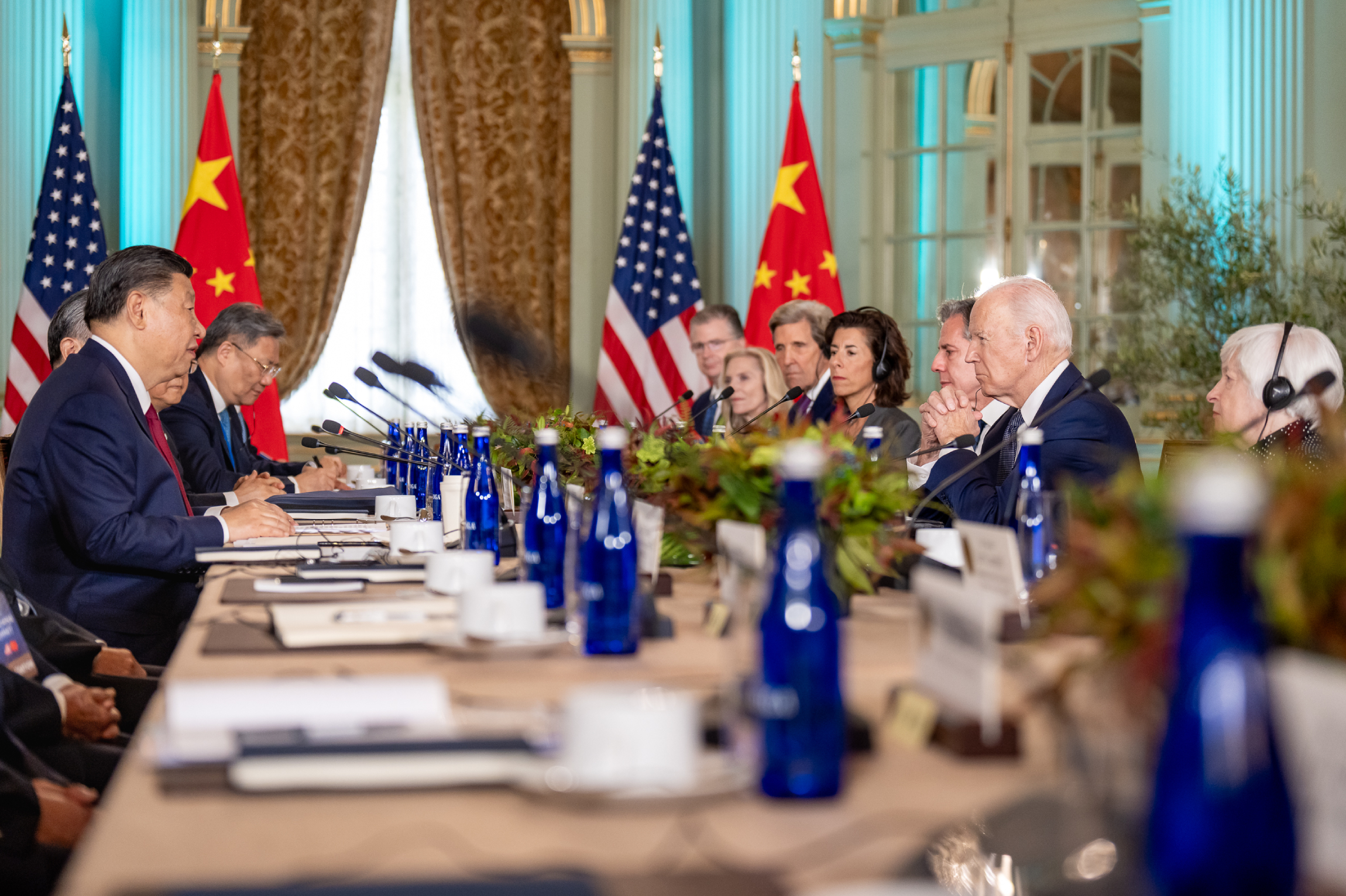 Meeting between President Biden and President Xi Jinping on the sidelines of the Asia-Pacific Economic Cooperation conference, Filoli Estate in Woodside, California, November 15, 2023. Source: x.com/POTUS. 