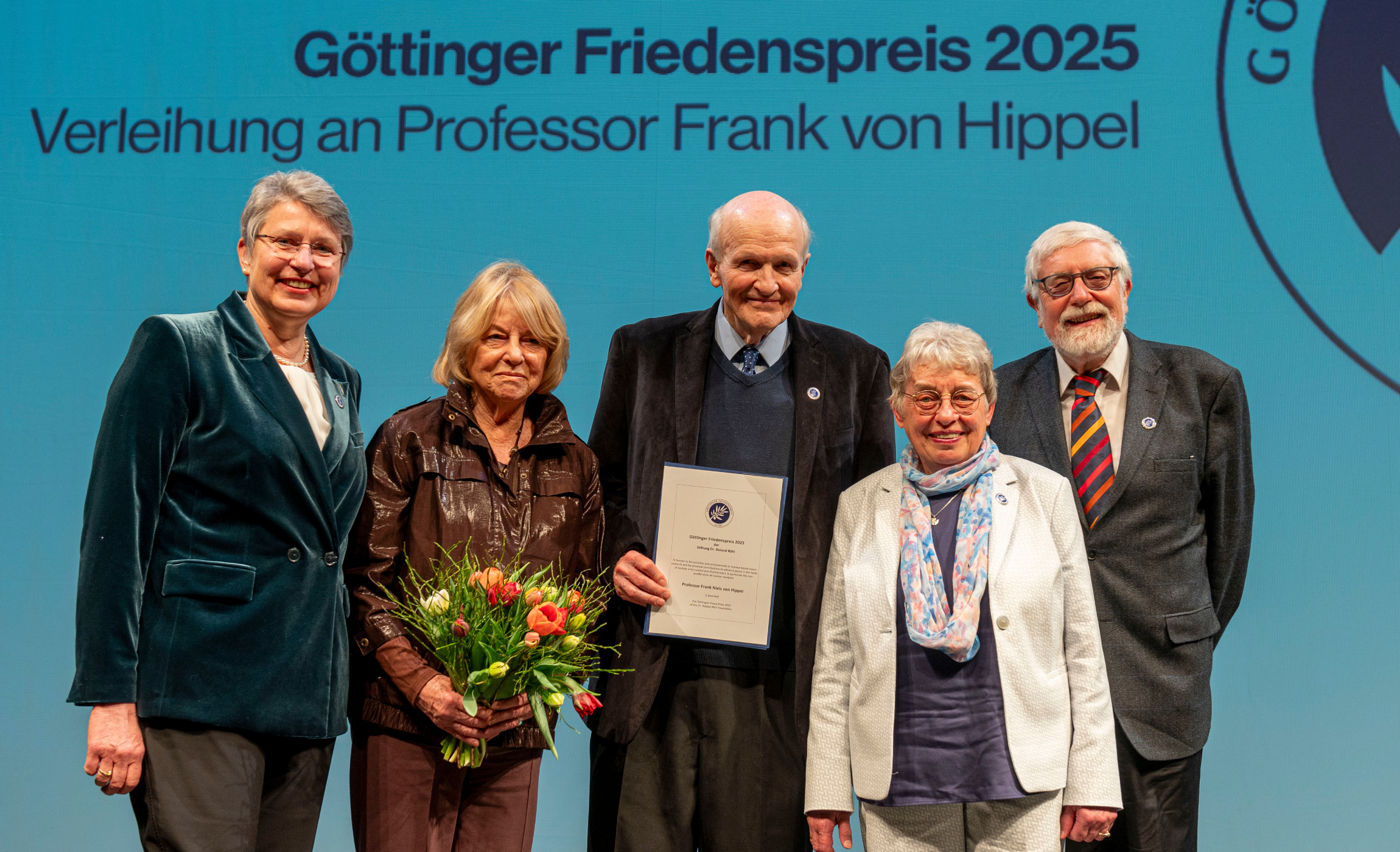 Göttingen Peace Prize 2025 ceremony. From left: Petra Broistedt, Patricia von Hippel, Frank von Hippel, Dagmar Freudenberg, Michael Brzoska. Göttingen, March 15, 2025. Courtesy of the Dr. Roland Röhl Foundation. Photo: Peter Heller.